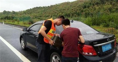  雷波道路救援告诉您汽车在路上没油该怎么办？